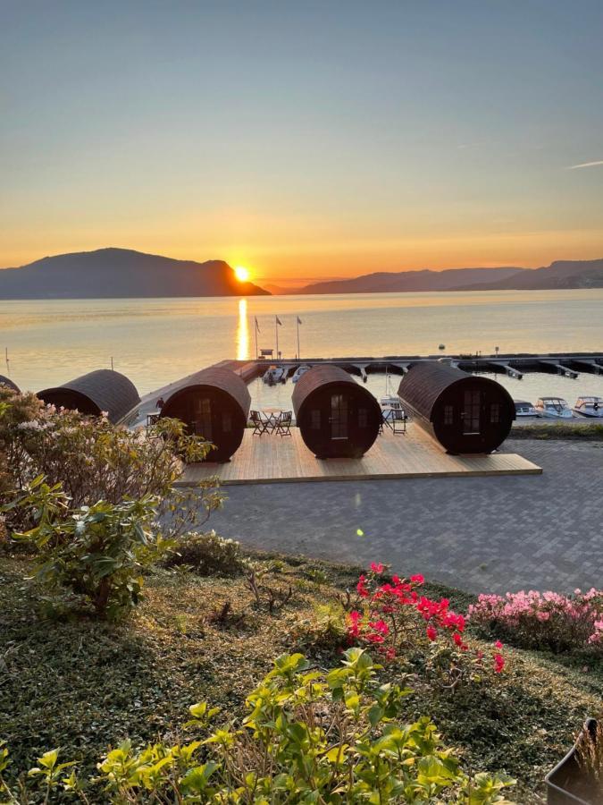 Smaken Av Ryfylke Event As Overnatting, Bygningen Drives Ikke Som Hotell Hjelmeland Buitenkant foto