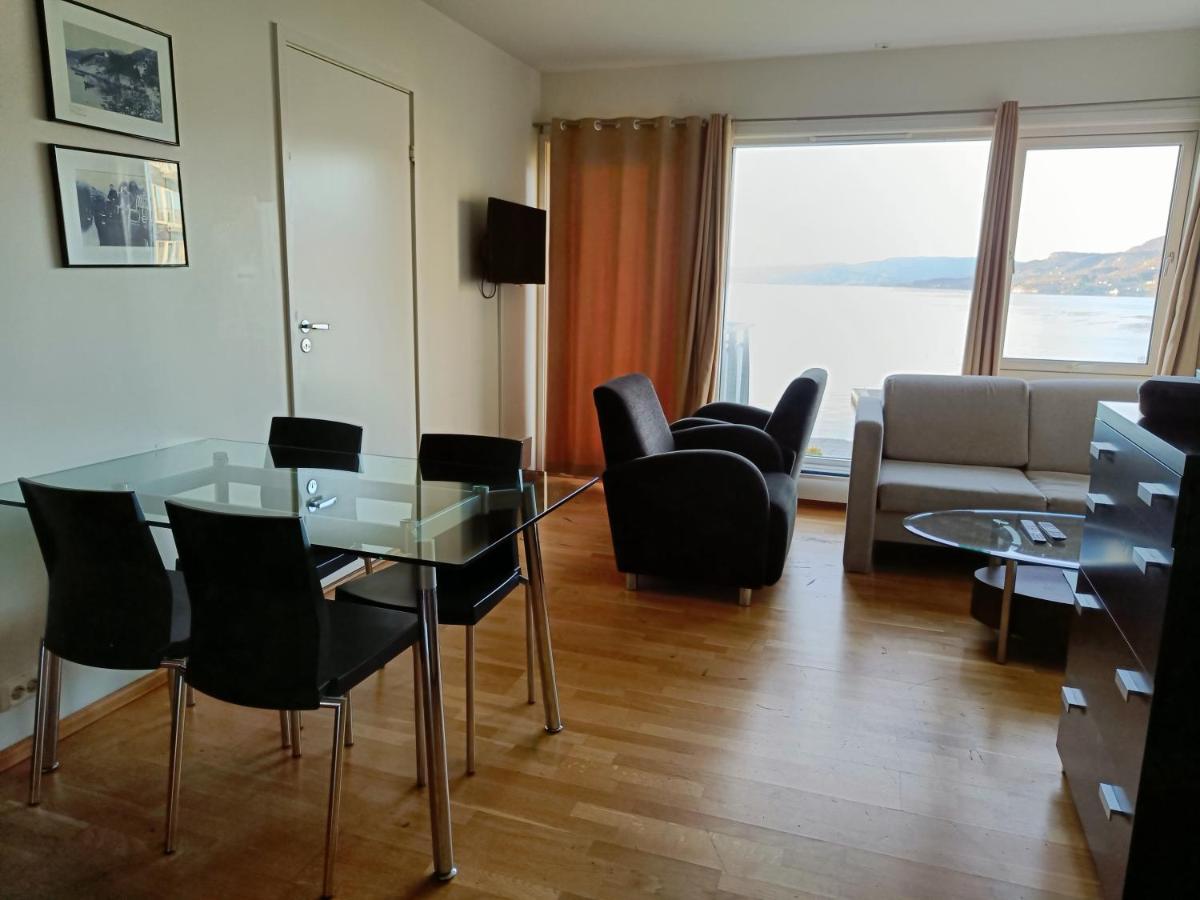 Smaken Av Ryfylke Event As Overnatting, Bygningen Drives Ikke Som Hotell Hjelmeland Buitenkant foto