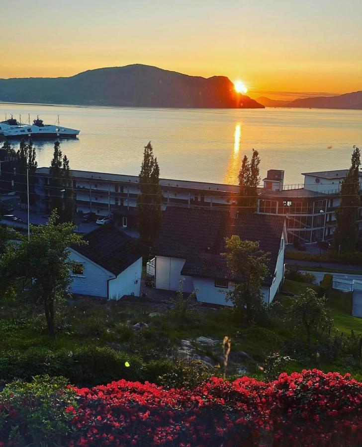 Smaken Av Ryfylke Event As Overnatting, Bygningen Drives Ikke Som Hotell Hjelmeland Buitenkant foto