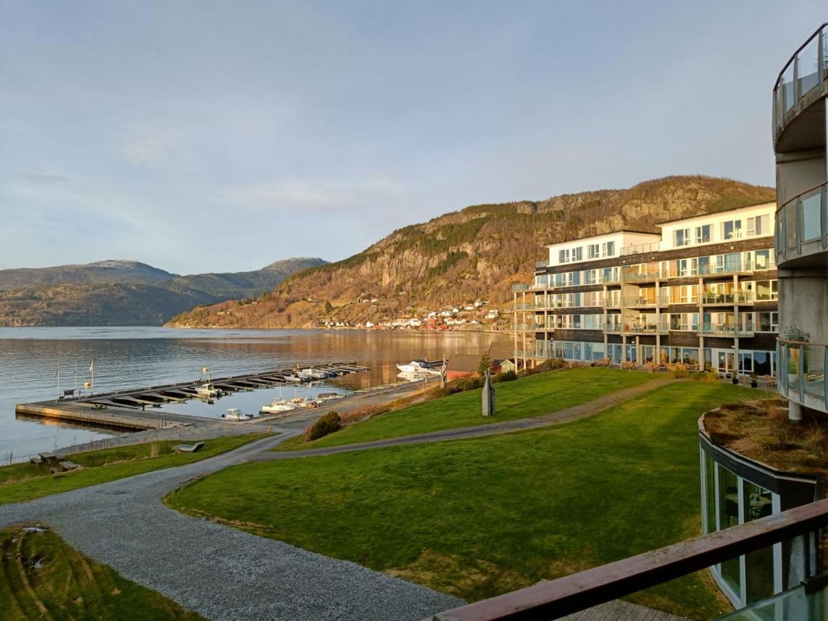 Smaken Av Ryfylke Event As Overnatting, Bygningen Drives Ikke Som Hotell Hjelmeland Buitenkant foto