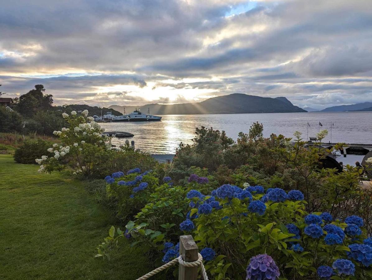 Smaken Av Ryfylke Event As Overnatting, Bygningen Drives Ikke Som Hotell Hjelmeland Buitenkant foto